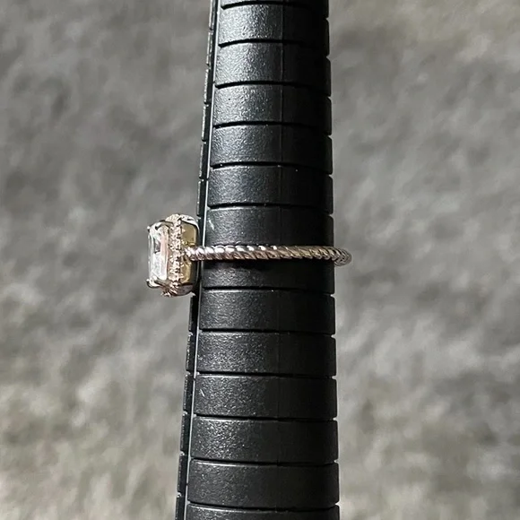 💛 2/$20 💛 Fragrant Jewels ring. Sz 7 - Picture 2 of 2